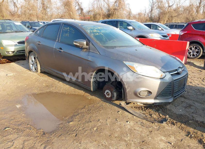 2014 Ford Focus SE (VIN 1FADP3F29EL392642) main photo