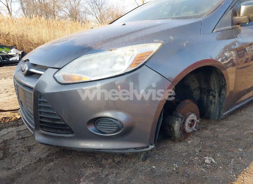 Photo 12 of 2014 Ford Focus SE (VIN 1FADP3F29EL392642)