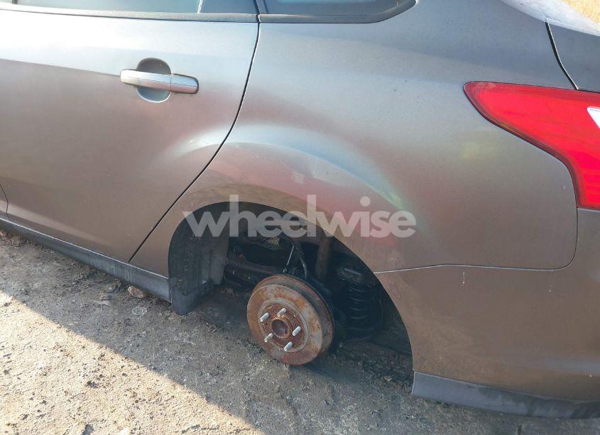 Photo 13 of 2014 Ford Focus SE (VIN 1FADP3F29EL392642)