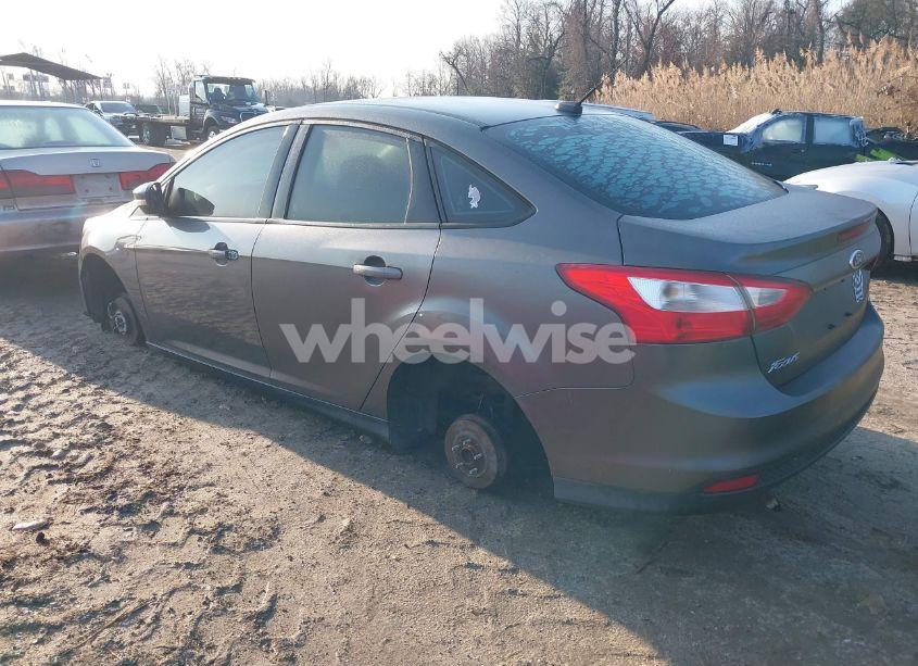 Photo 3 of 2014 Ford Focus SE (VIN 1FADP3F29EL392642)