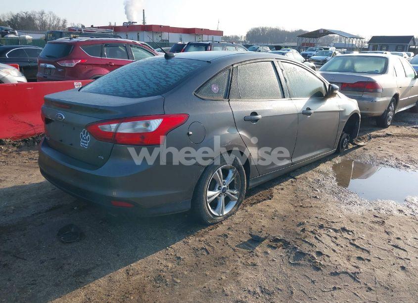 Photo 4 of 2014 Ford Focus SE (VIN 1FADP3F29EL392642)