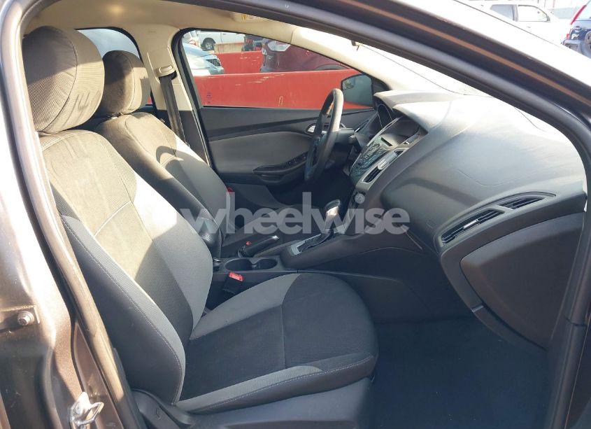 Photo 5 of 2014 Ford Focus SE (VIN 1FADP3F29EL392642)