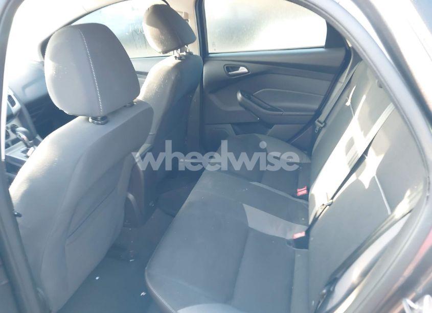 Photo 8 of 2014 Ford Focus SE (VIN 1FADP3F29EL392642)