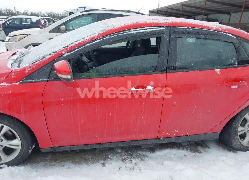 Photo 14 of 2014 Ford Focus SE (VIN 1FADP3F29EL393063)