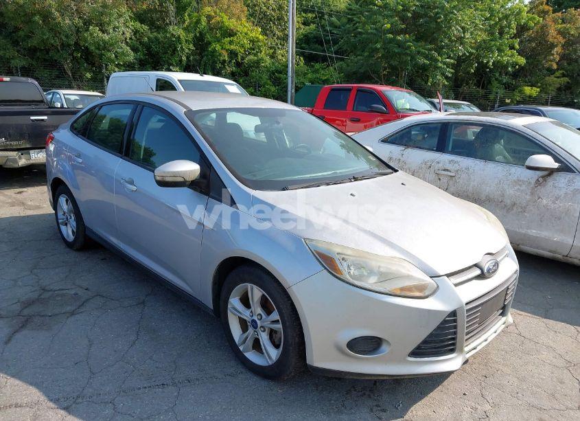 2014 Ford Focus SE (VIN 1FADP3F29EL403817) main photo