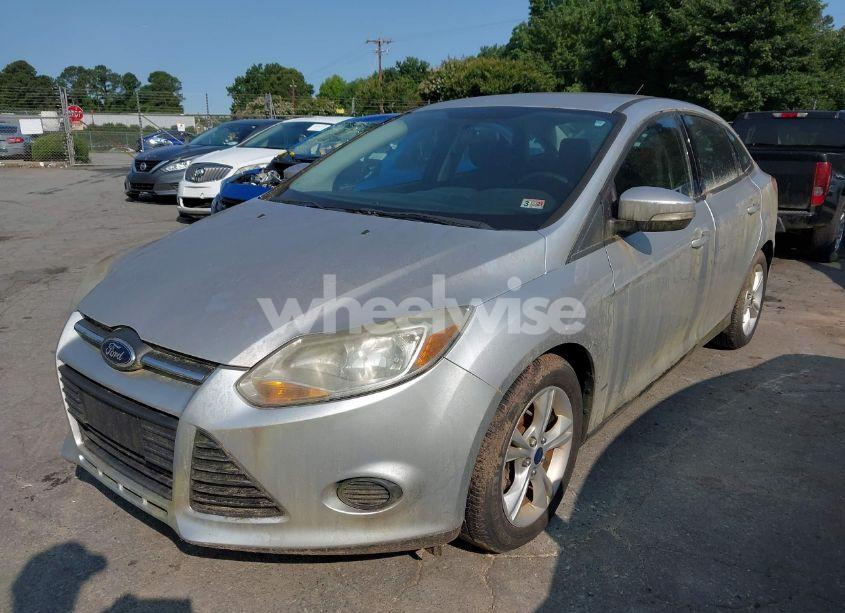 Photo 2 of 2014 Ford Focus SE (VIN 1FADP3F29EL403817)