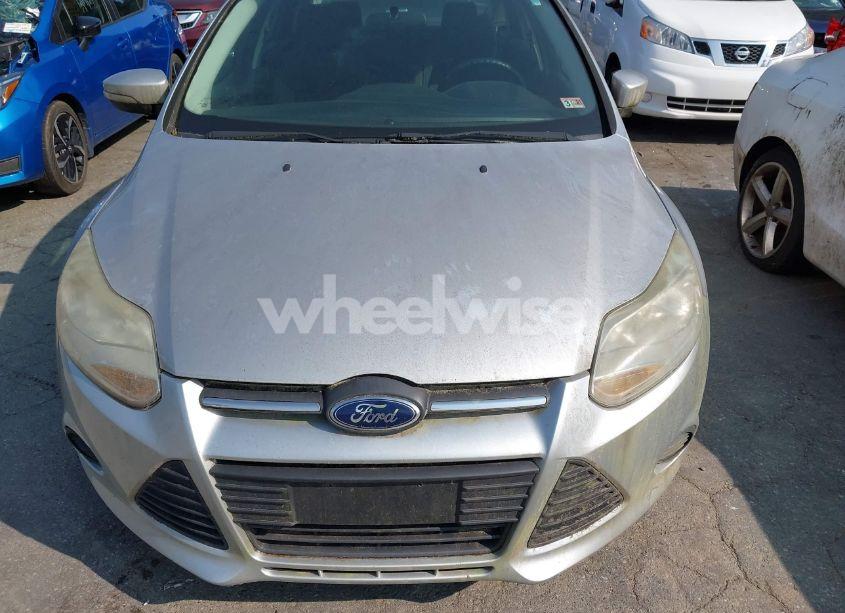 Photo 6 of 2014 Ford Focus SE (VIN 1FADP3F29EL403817)