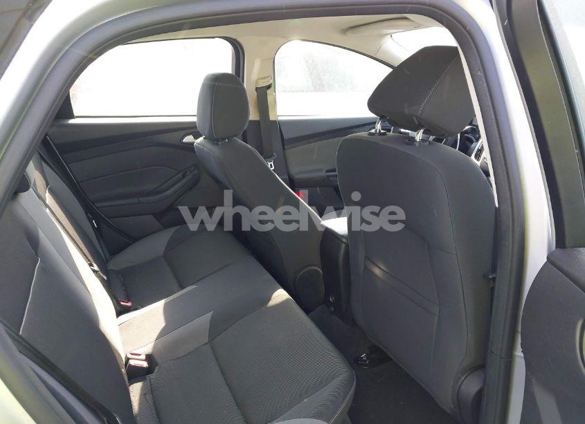 Photo 8 of 2014 Ford Focus SE (VIN 1FADP3F29EL403817)