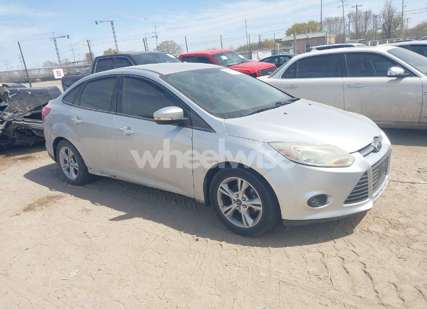 2014 Ford Focus SE (VIN 1FADP3F29EL406359) main photo