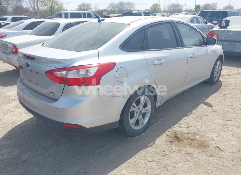 Photo 4 of 2014 Ford Focus SE (VIN 1FADP3F29EL406359)