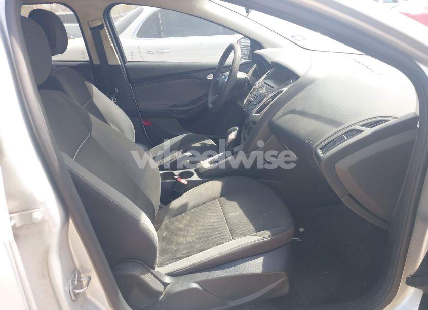 Photo 5 of 2014 Ford Focus SE (VIN 1FADP3F29EL406359)