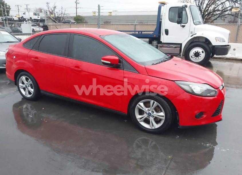 2014 Ford Focus SE (VIN 1FADP3F29EL413960) main photo