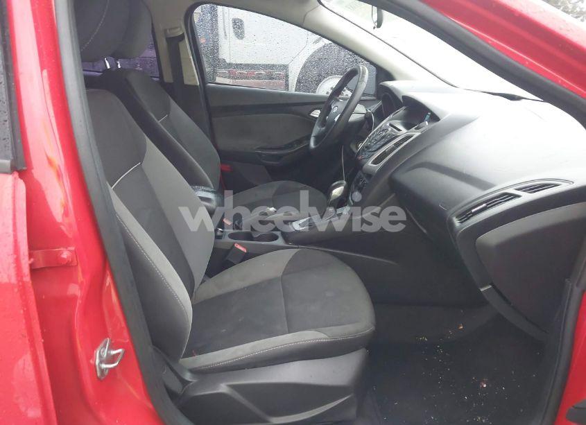 Photo 5 of 2014 Ford Focus SE (VIN 1FADP3F29EL413960)