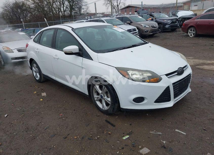 2014 Ford Focus SE (VIN 1FADP3F29EL414574) main photo