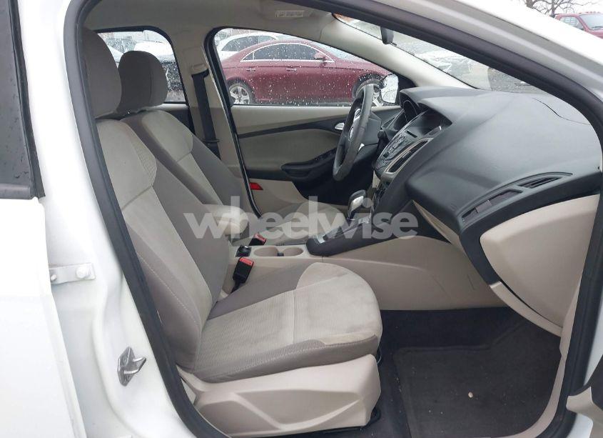 Photo 5 of 2014 Ford Focus SE (VIN 1FADP3F29EL414574)