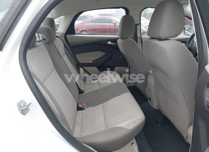 Photo 8 of 2014 Ford Focus SE (VIN 1FADP3F29EL414574)