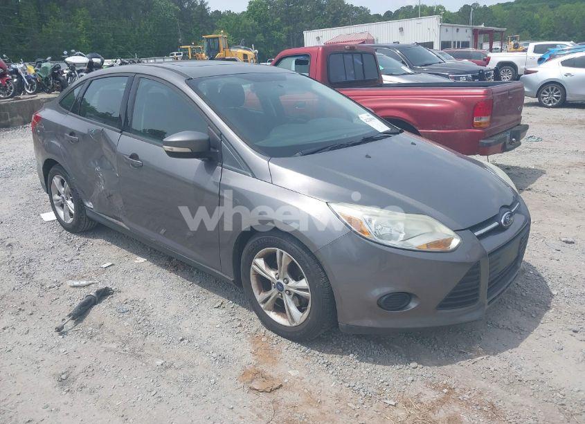 2014 Ford Focus SE (VIN 1FADP3F29EL446926) main photo