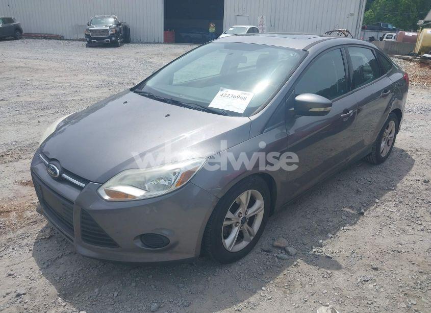 Photo 2 of 2014 Ford Focus SE (VIN 1FADP3F29EL446926)