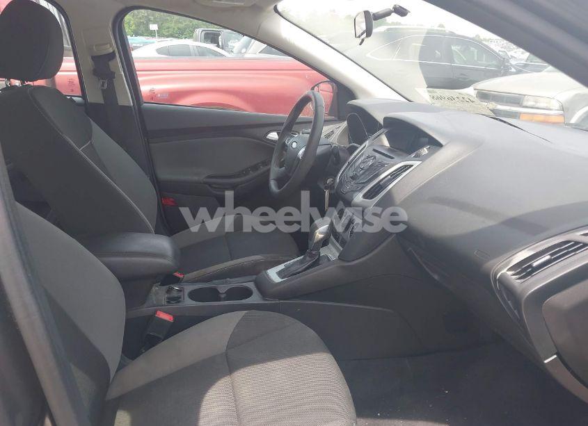 Photo 5 of 2014 Ford Focus SE (VIN 1FADP3F29EL446926)