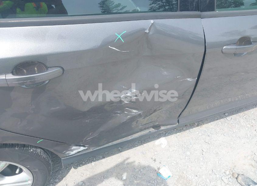 Photo 6 of 2014 Ford Focus SE (VIN 1FADP3F29EL446926)