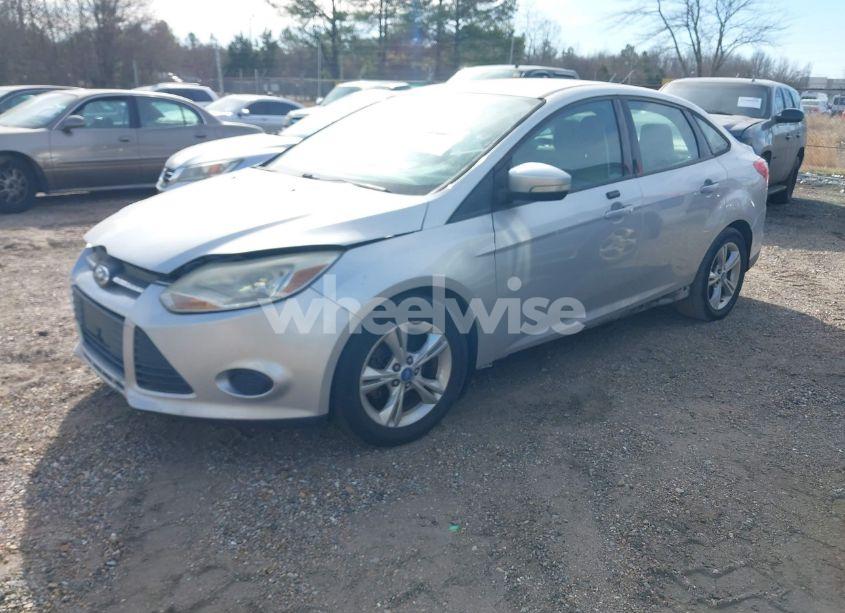 Photo 2 of 2014 Ford Focus SE (VIN 1FADP3F29EL457909)