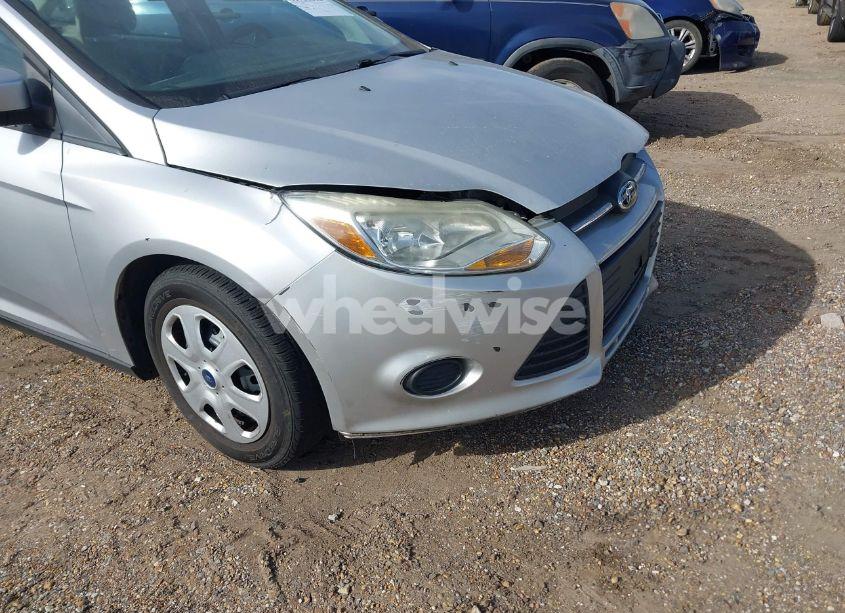 Photo 6 of 2014 Ford Focus SE (VIN 1FADP3F29EL457909)