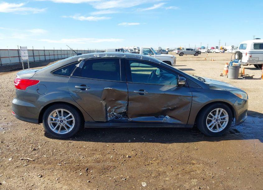Photo 14 of 2015 Ford Focus SE (VIN 1FADP3F29FL202811)