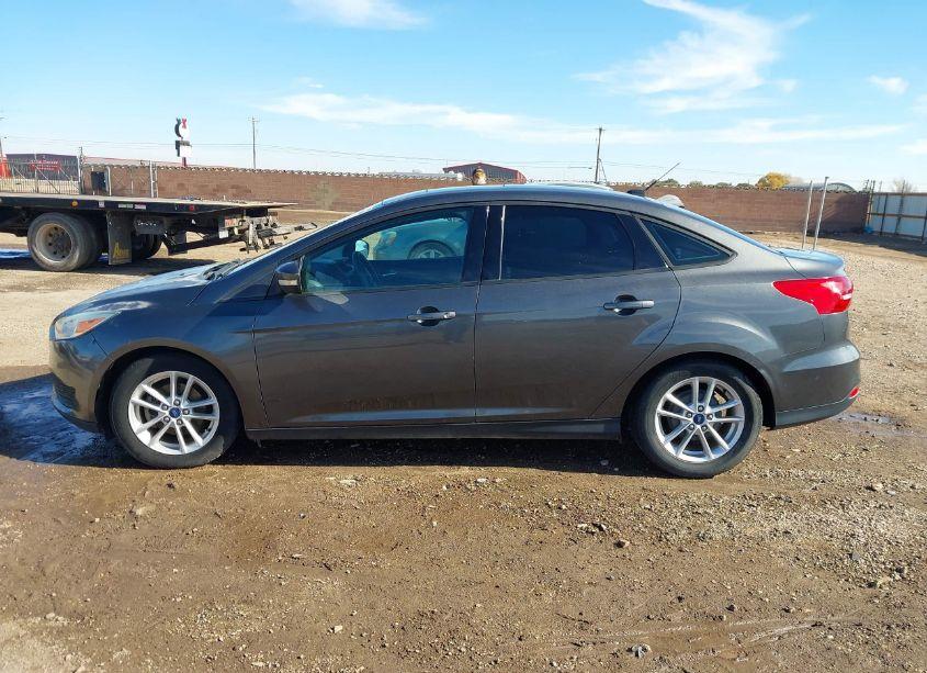 Photo 15 of 2015 Ford Focus SE (VIN 1FADP3F29FL202811)