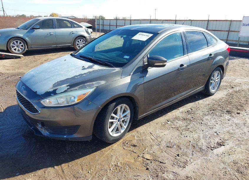 Photo 2 of 2015 Ford Focus SE (VIN 1FADP3F29FL202811)
