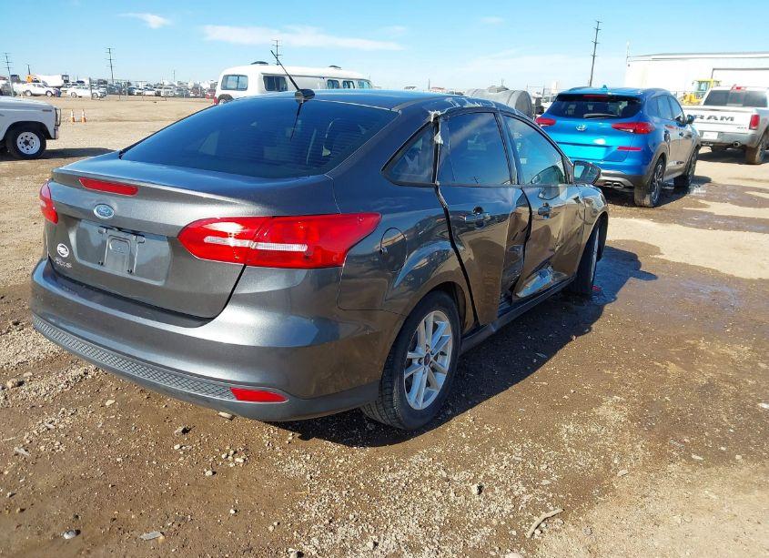 Photo 4 of 2015 Ford Focus SE (VIN 1FADP3F29FL202811)