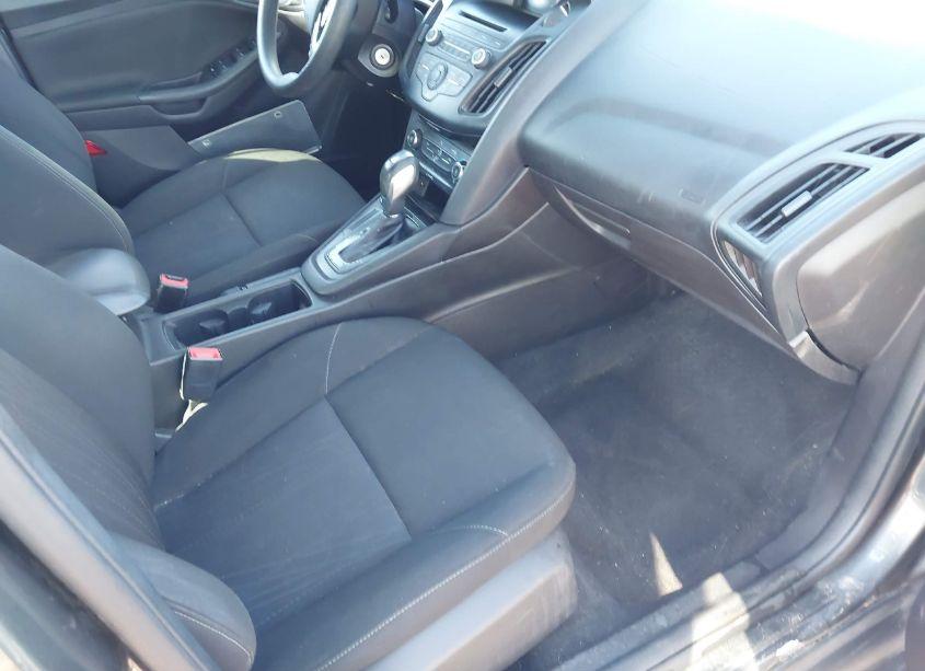 Photo 5 of 2015 Ford Focus SE (VIN 1FADP3F29FL202811)