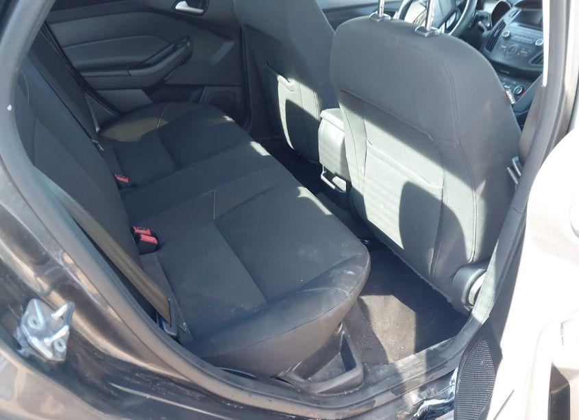 Photo 8 of 2015 Ford Focus SE (VIN 1FADP3F29FL202811)