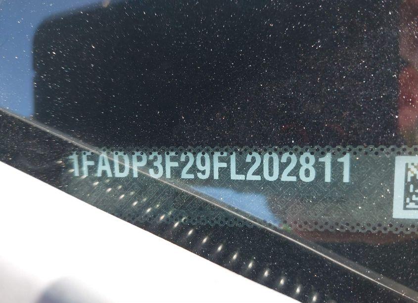 Photo 9 of 2015 Ford Focus SE (VIN 1FADP3F29FL202811)