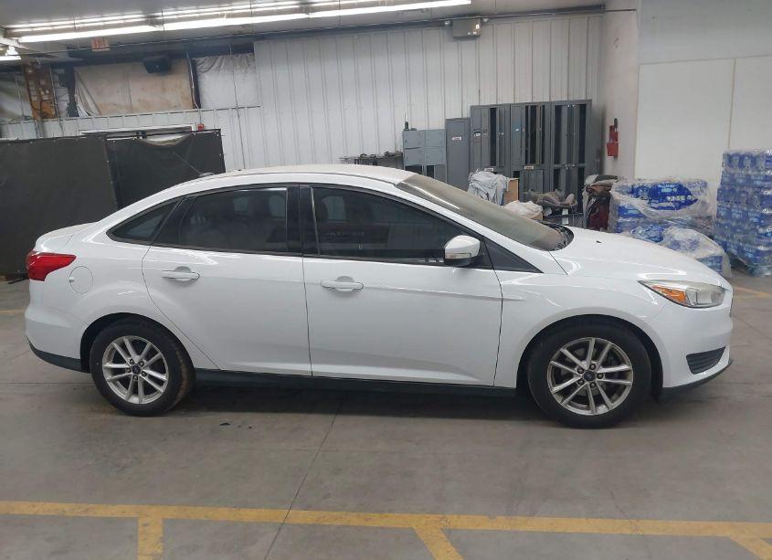 Photo 13 of 2015 Ford Focus SE (VIN 1FADP3F29FL203795)