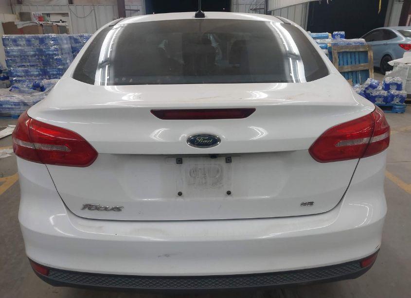 Photo 16 of 2015 Ford Focus SE (VIN 1FADP3F29FL203795)