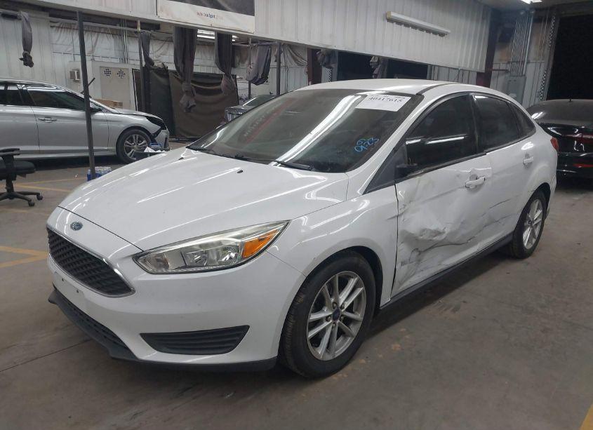 Photo 2 of 2015 Ford Focus SE (VIN 1FADP3F29FL203795)