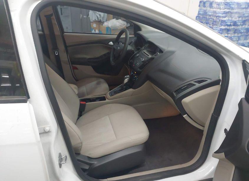 Photo 5 of 2015 Ford Focus SE (VIN 1FADP3F29FL203795)