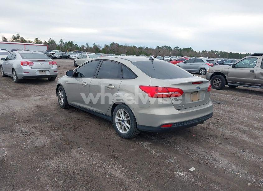 Photo 3 of 2015 Ford Focus SE (VIN 1FADP3F29FL215249)