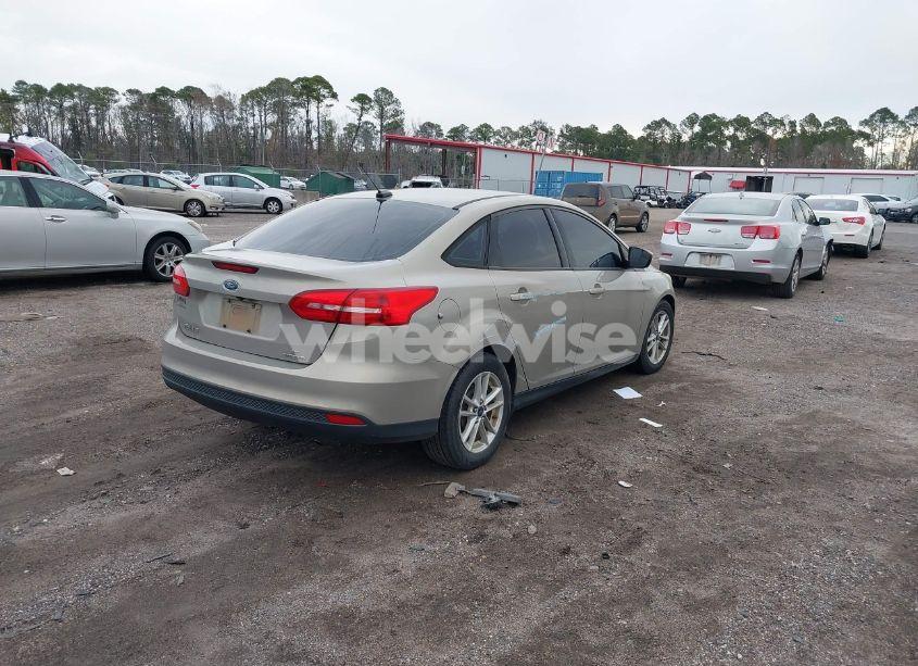 Photo 4 of 2015 Ford Focus SE (VIN 1FADP3F29FL215249)