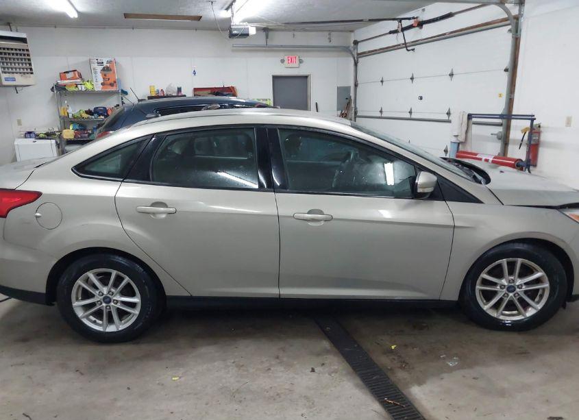 Photo 14 of 2015 Ford Focus SE (VIN 1FADP3F29FL217809)