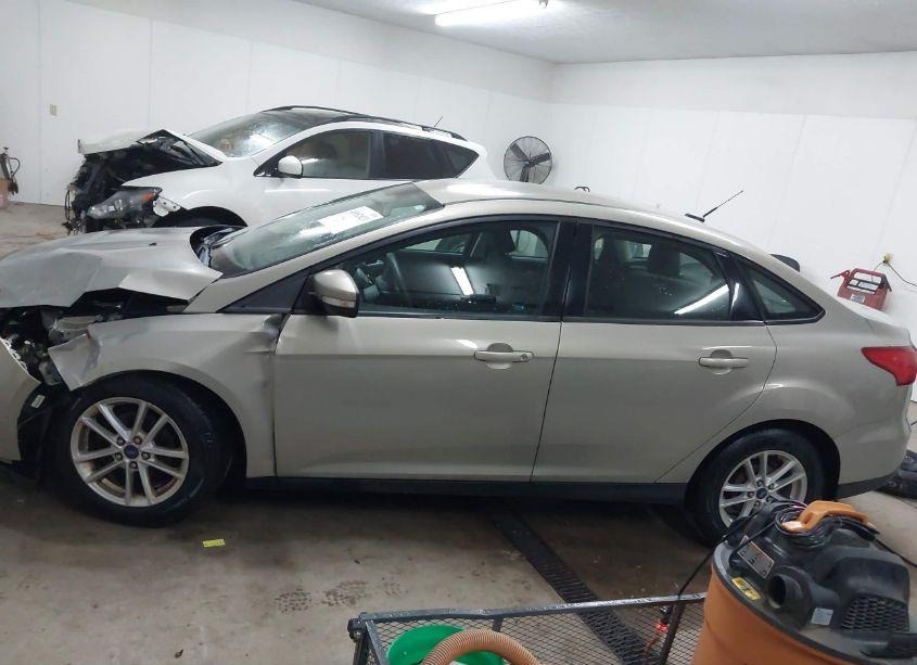Photo 15 of 2015 Ford Focus SE (VIN 1FADP3F29FL217809)