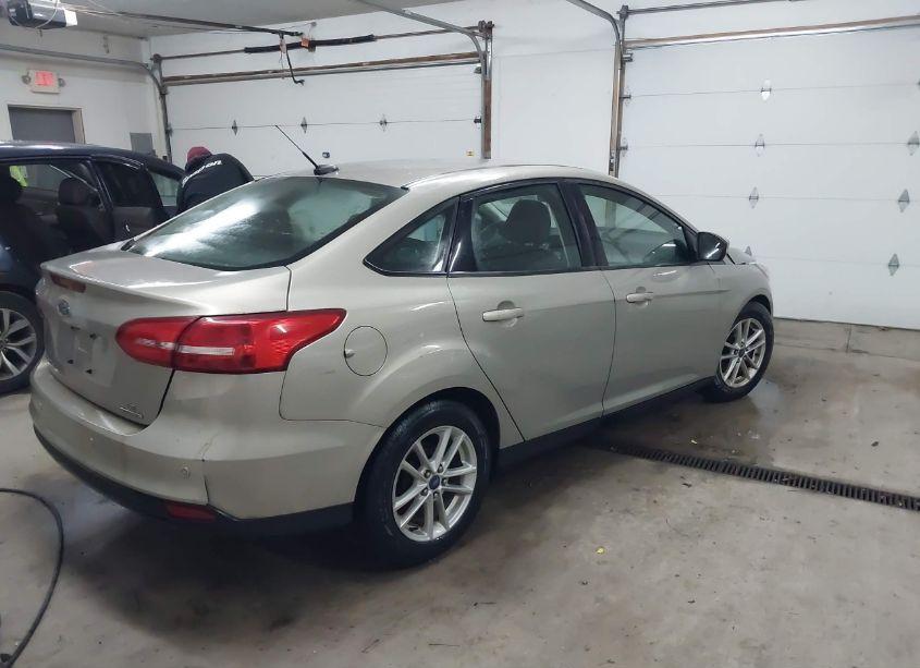 Photo 4 of 2015 Ford Focus SE (VIN 1FADP3F29FL217809)