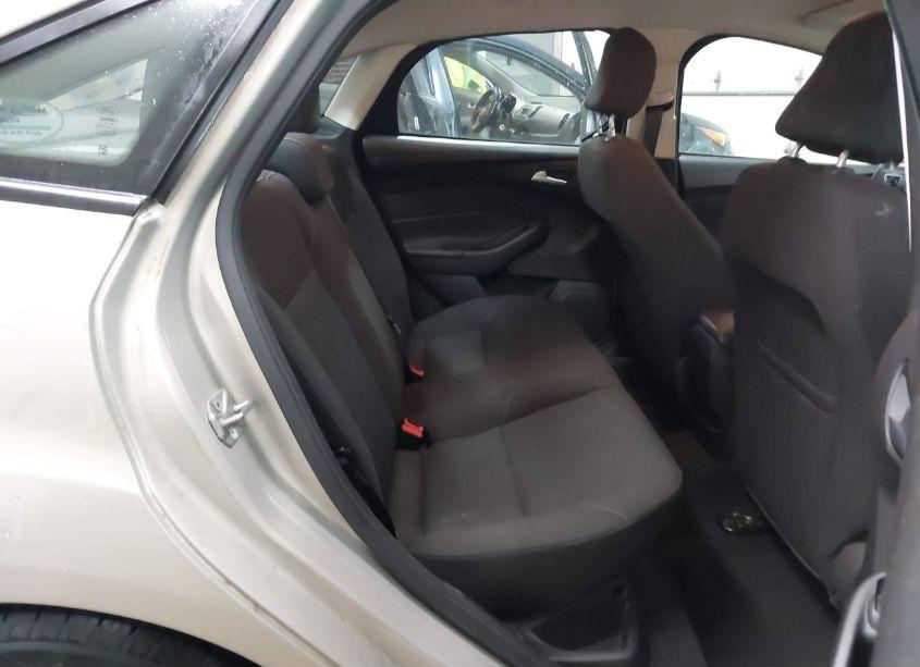 Photo 8 of 2015 Ford Focus SE (VIN 1FADP3F29FL217809)