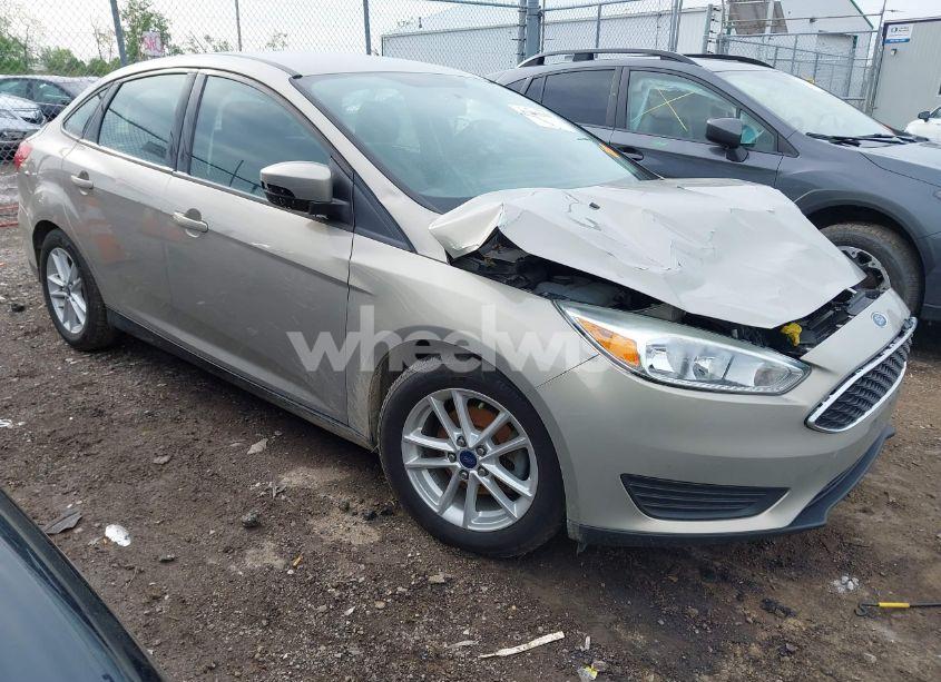 2015 Ford Focus SE (VIN 1FADP3F29FL218068) main photo