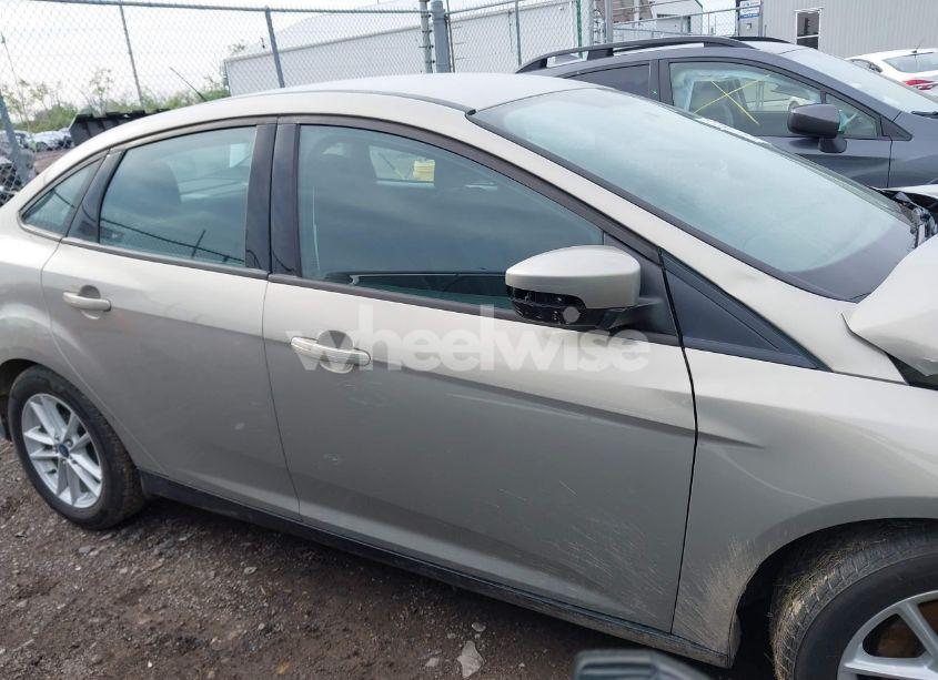 Photo 13 of 2015 Ford Focus SE (VIN 1FADP3F29FL218068)
