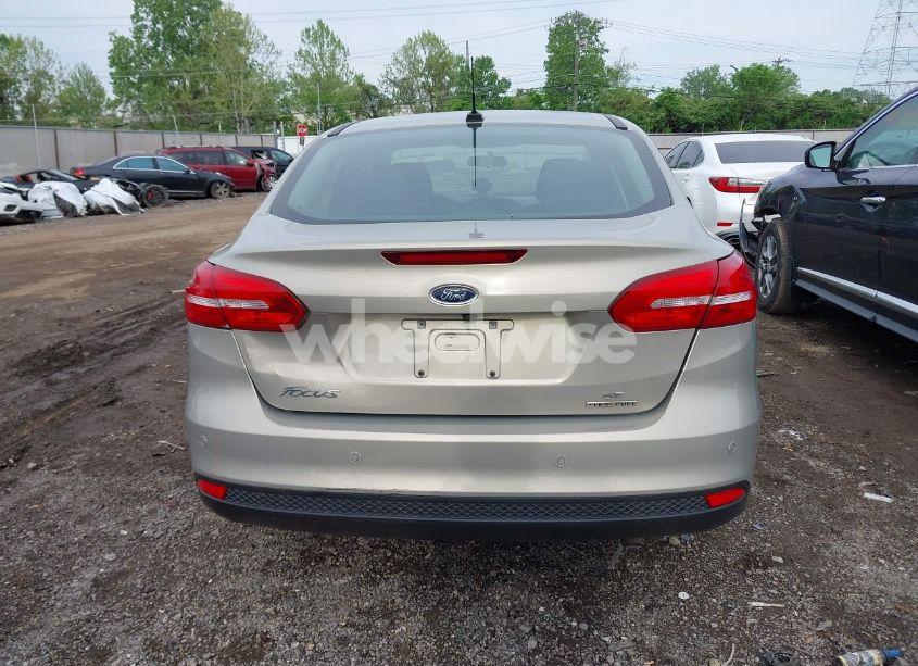 Photo 16 of 2015 Ford Focus SE (VIN 1FADP3F29FL218068)