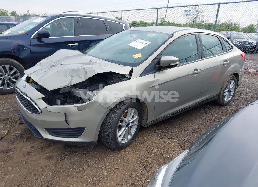 Photo 2 of 2015 Ford Focus SE (VIN 1FADP3F29FL218068)