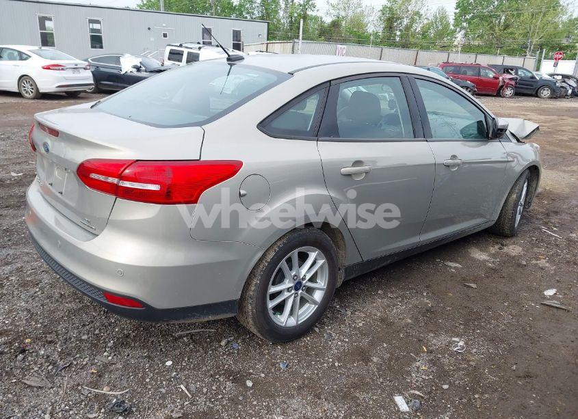 Photo 4 of 2015 Ford Focus SE (VIN 1FADP3F29FL218068)