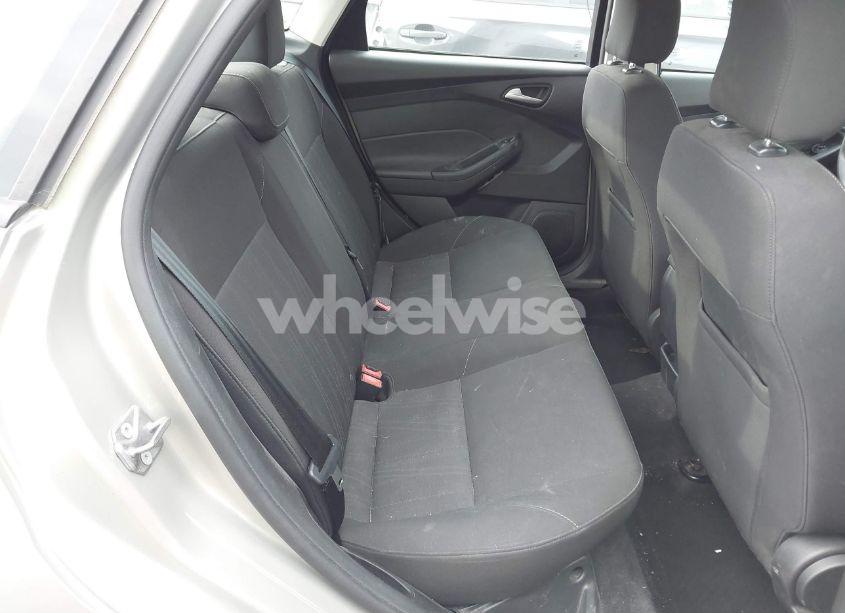 Photo 8 of 2015 Ford Focus SE (VIN 1FADP3F29FL218068)