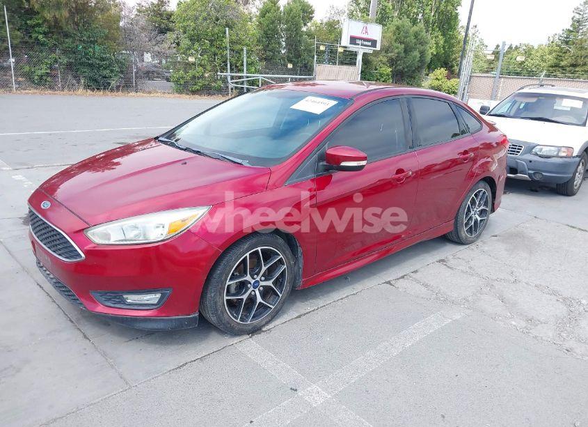Photo 2 of 2015 Ford Focus SE (VIN 1FADP3F29FL241737)